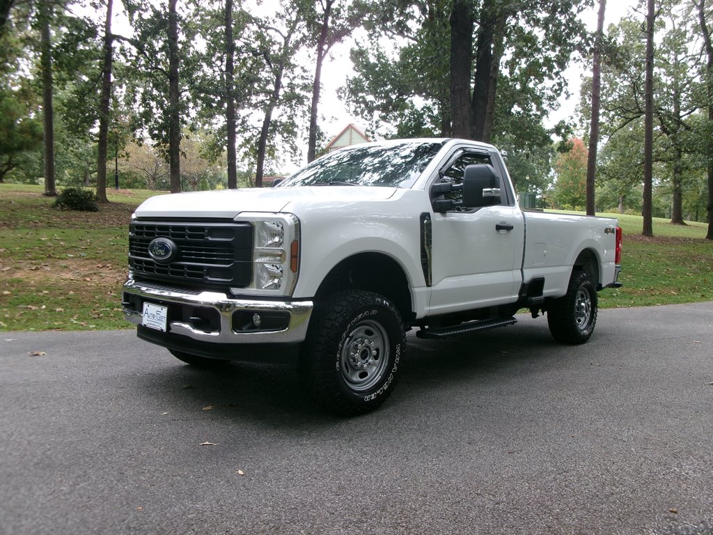 2024 Ford F-350 Super Duty XL's photo