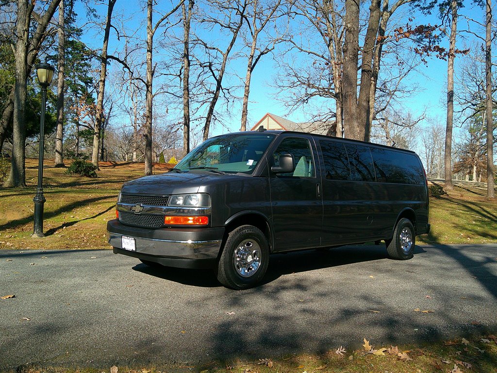 2017 Chevrolet Express Passenger LS's photo