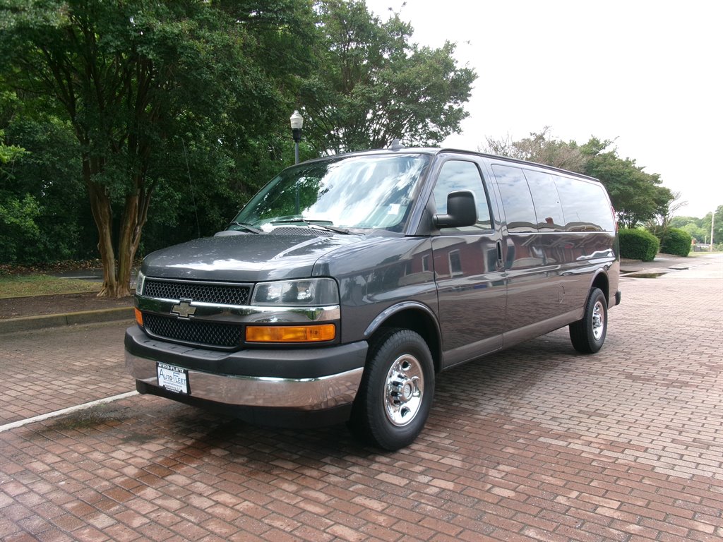 2017 Chevrolet Express 3500 LS Extended's photo