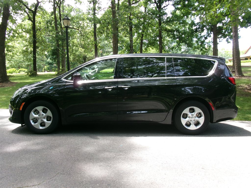 2017 Chrysler Pacifica Hybrid Touring Plus - Photo 8