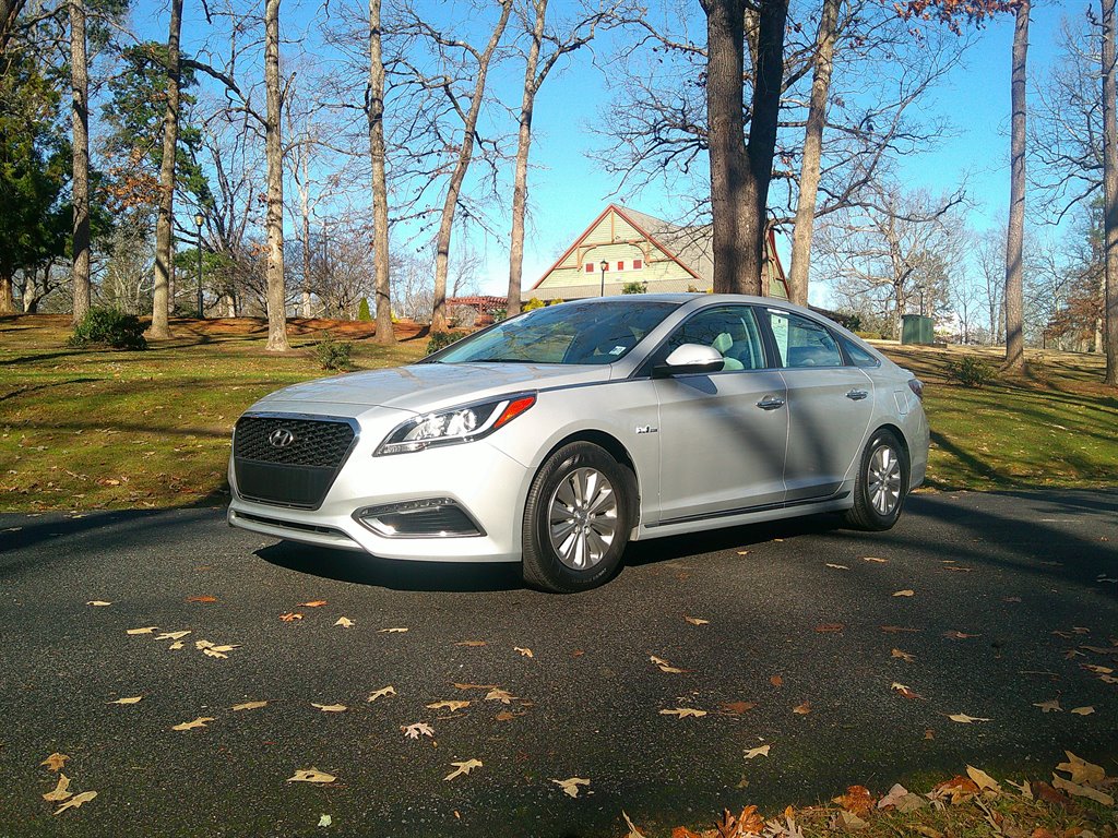 2016 Hyundai Sonata Hybrid Base's photo