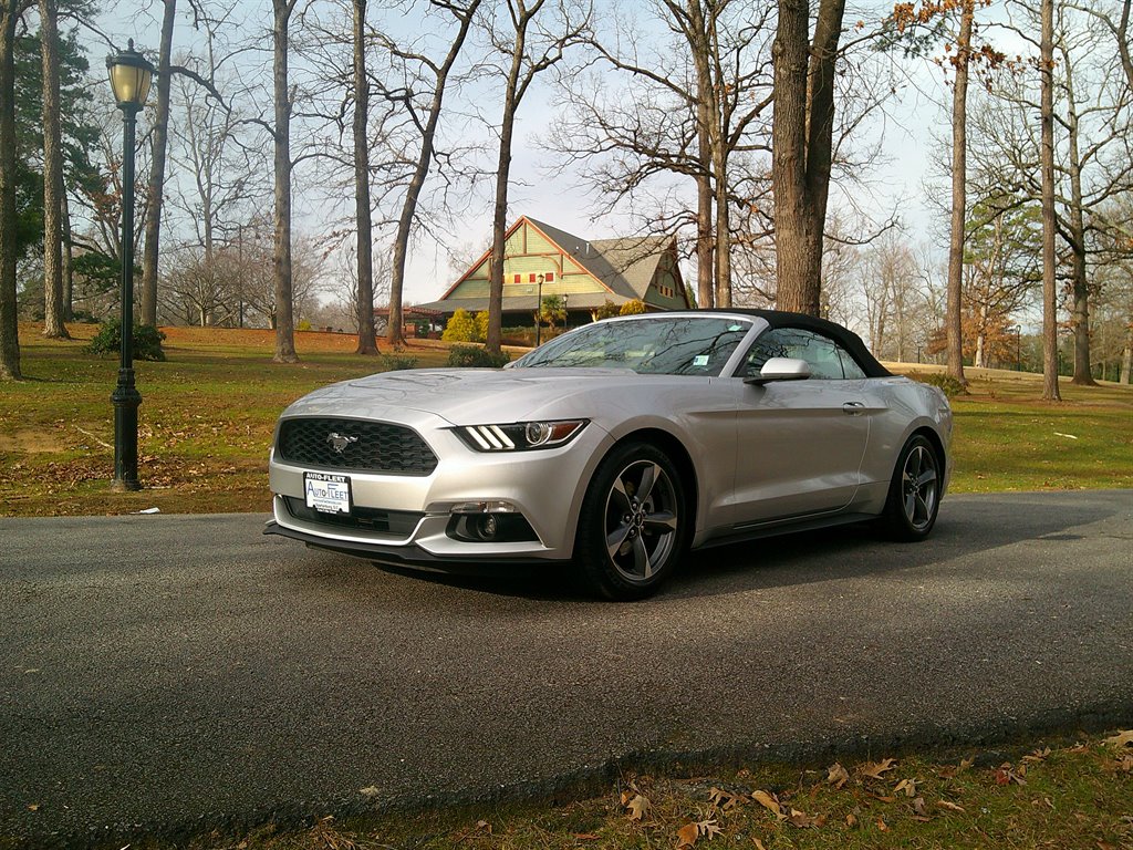 2015 Ford Mustang V6's photo