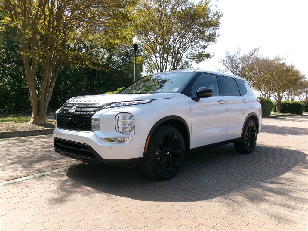 2024 Mitsubishi Outlander SE Black Edition w Pano S-AWC's photo