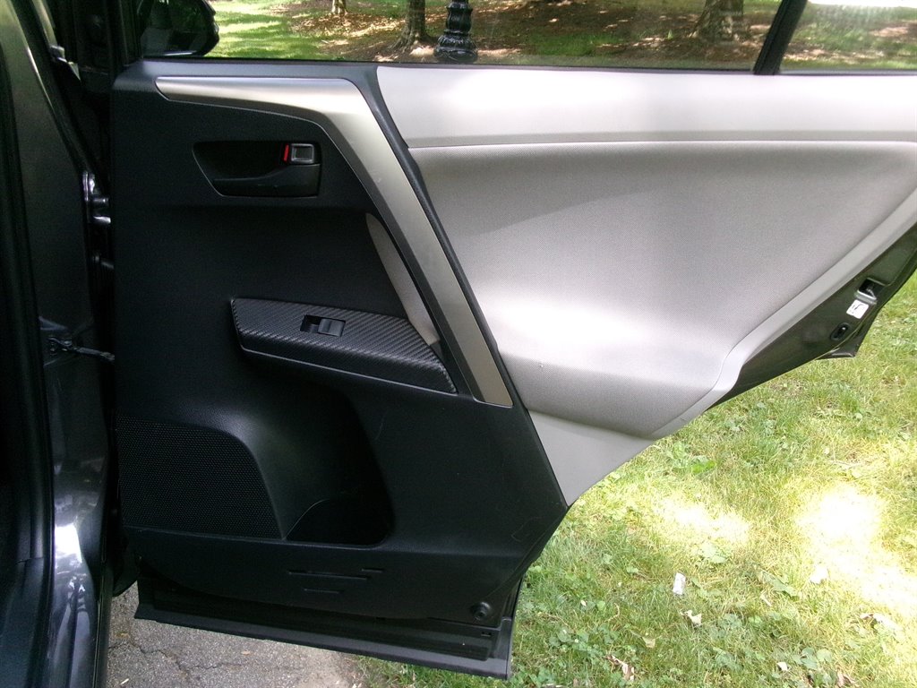 2013 Toyota RAV4 XLE - Photo 28