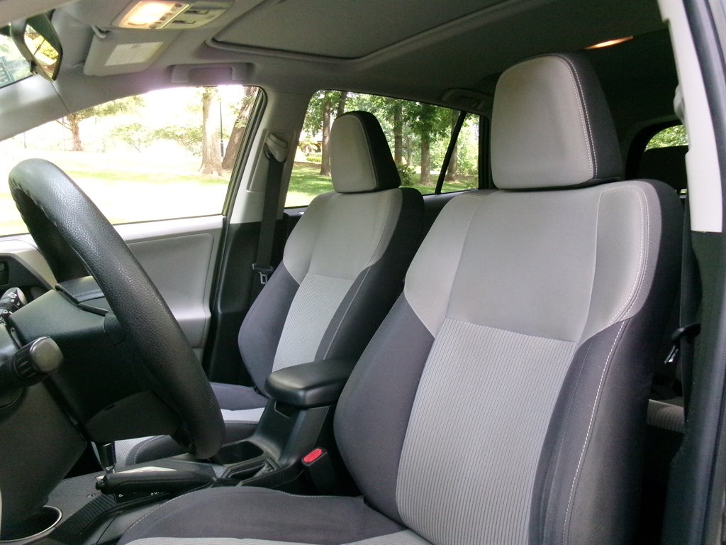 2013 Toyota RAV4 XLE - Photo 12