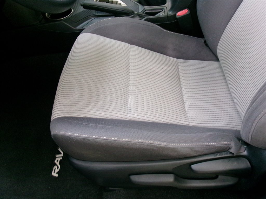 2013 Toyota RAV4 XLE - Photo 13