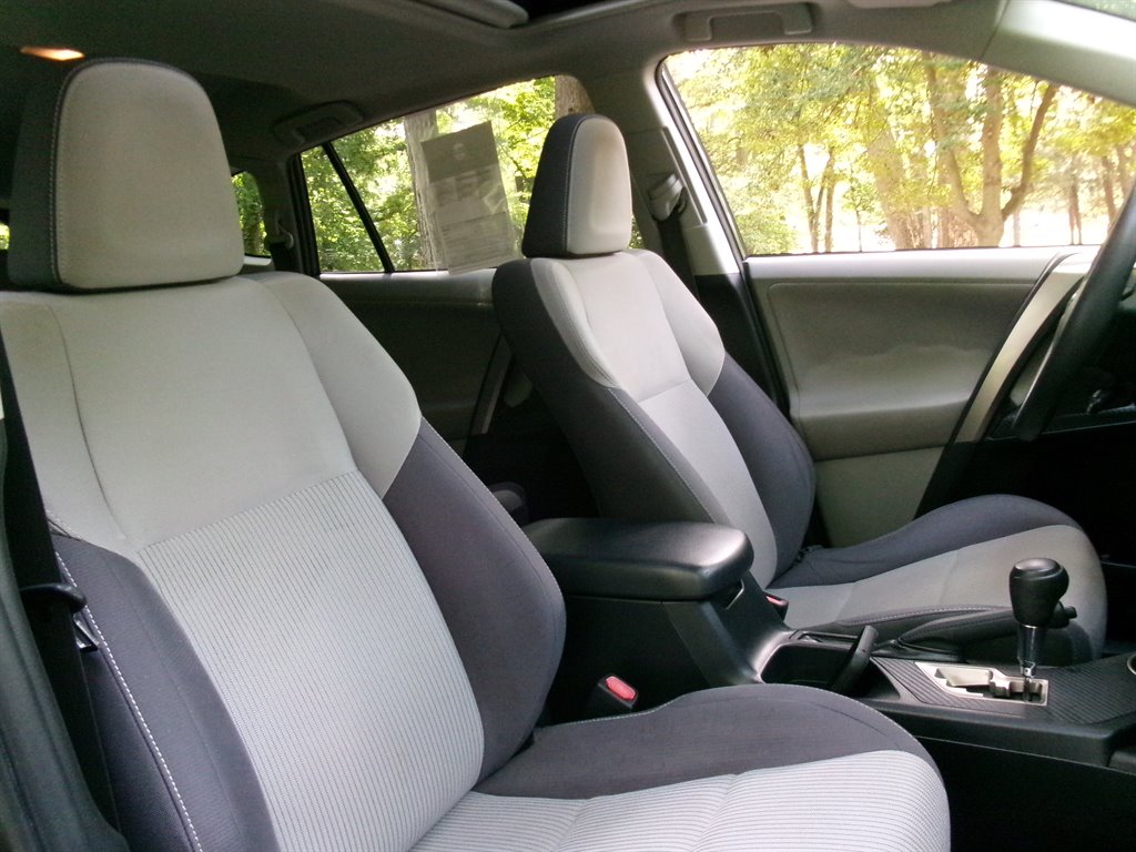 2013 Toyota RAV4 XLE - Photo 22
