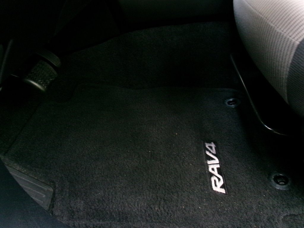 2013 Toyota RAV4 XLE - Photo 14