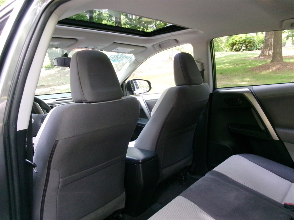 2013 Toyota RAV4 XLE - Photo 32