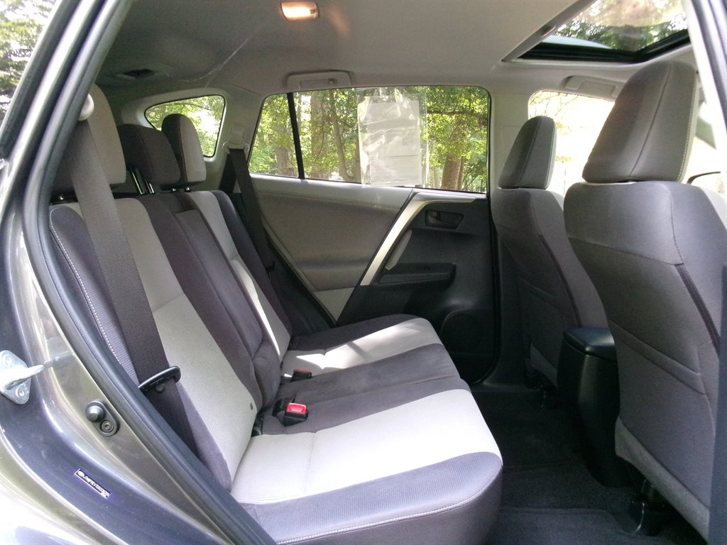 2013 Toyota RAV4 XLE - Photo 26