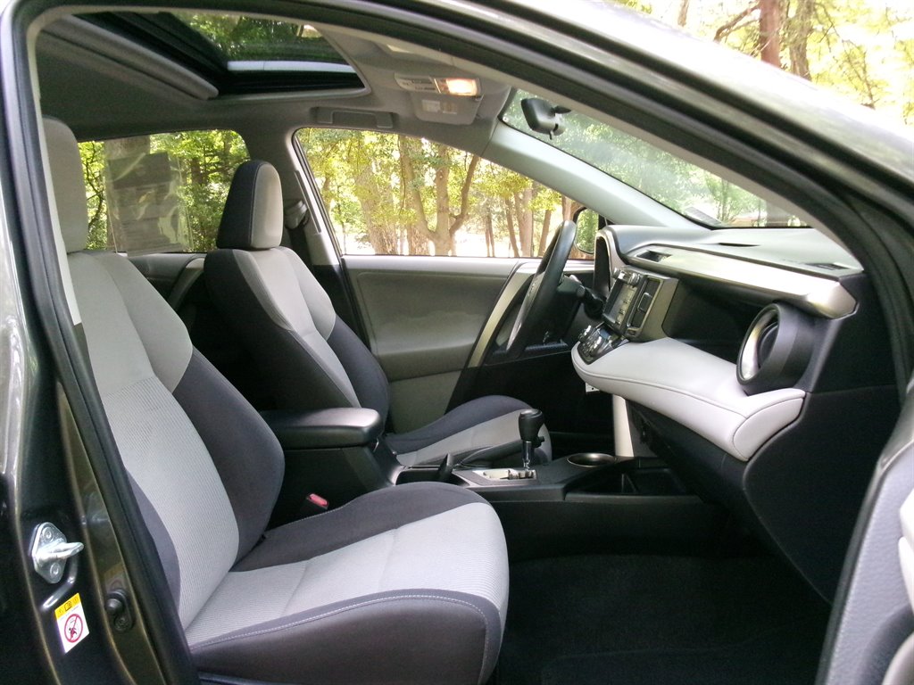 2013 Toyota RAV4 XLE - Photo 21