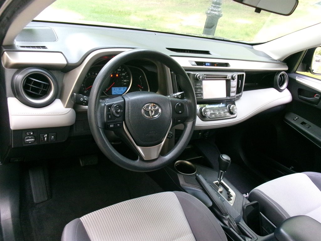 2013 Toyota RAV4 XLE - Photo 15