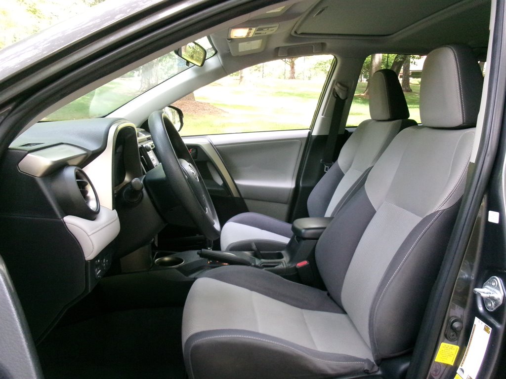 2013 Toyota RAV4 XLE - Photo 11