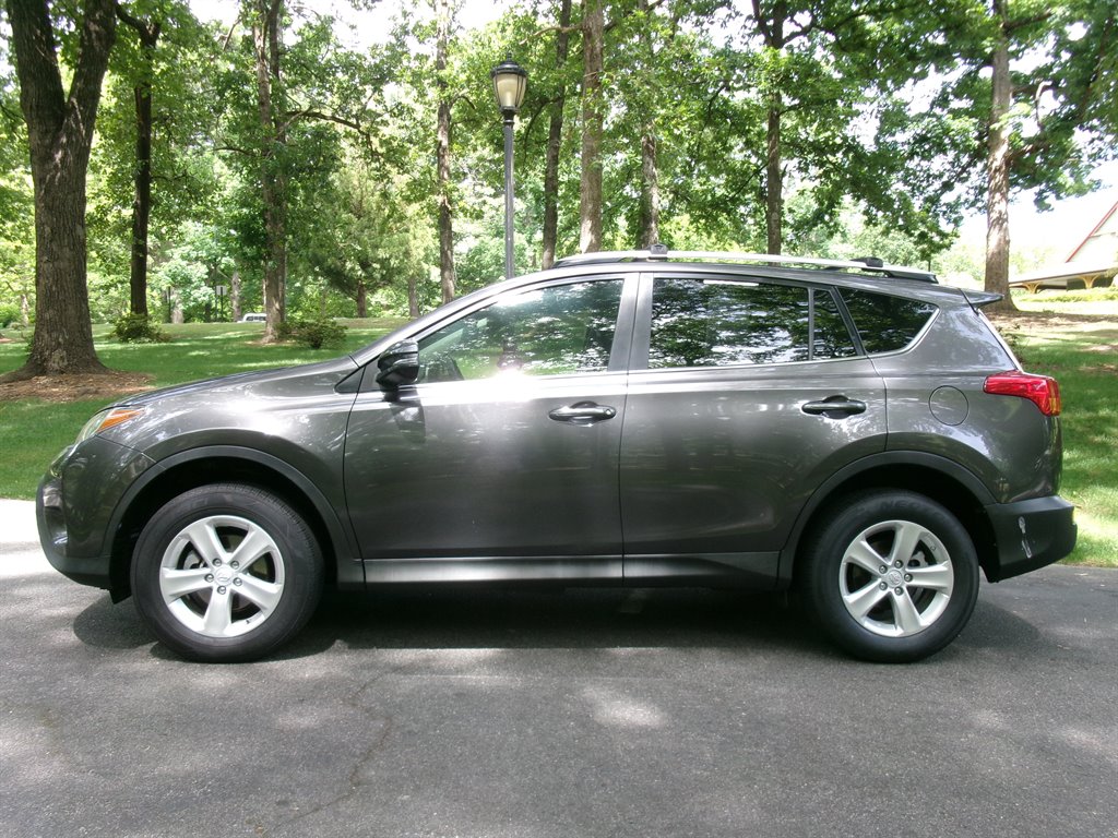 2013 Toyota RAV4 XLE - Photo 8