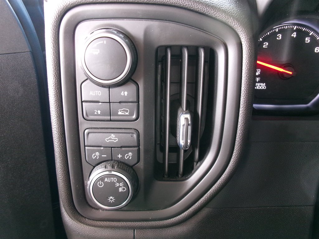 2023 Chevrolet Silverado 1500 Custom - Photo 39