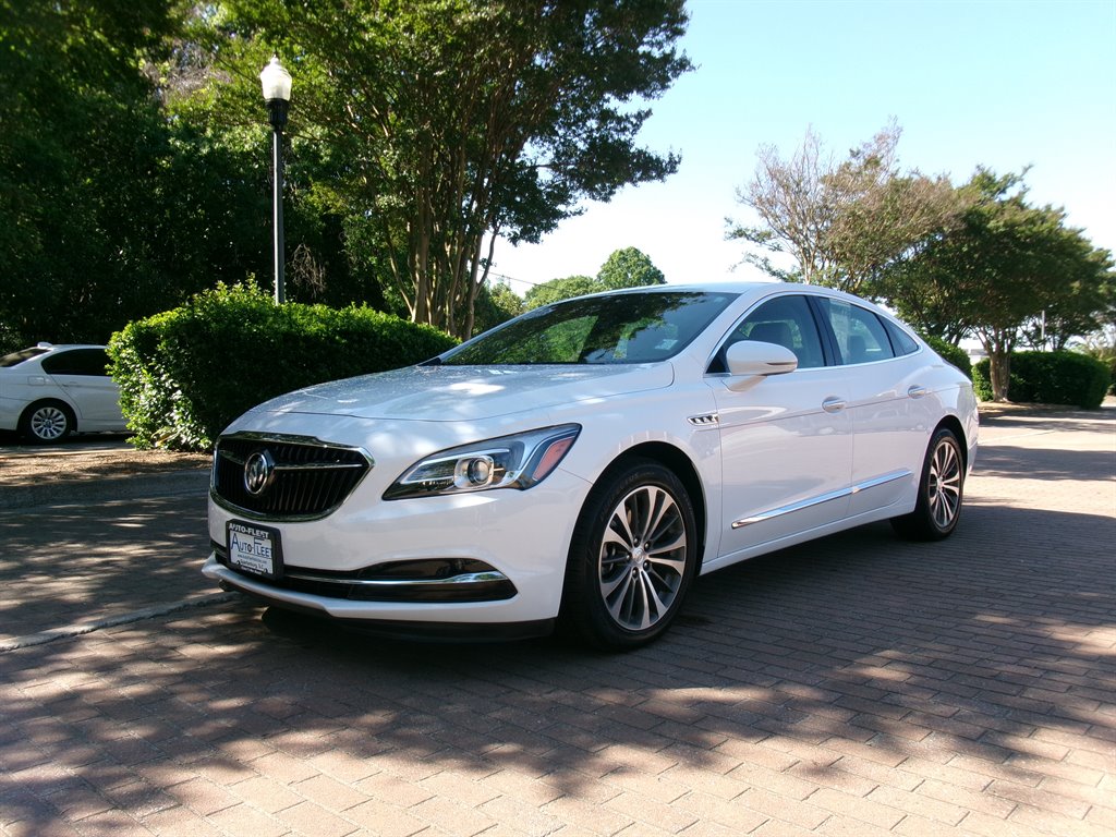 2017 Buick LaCrosse Essence's photo