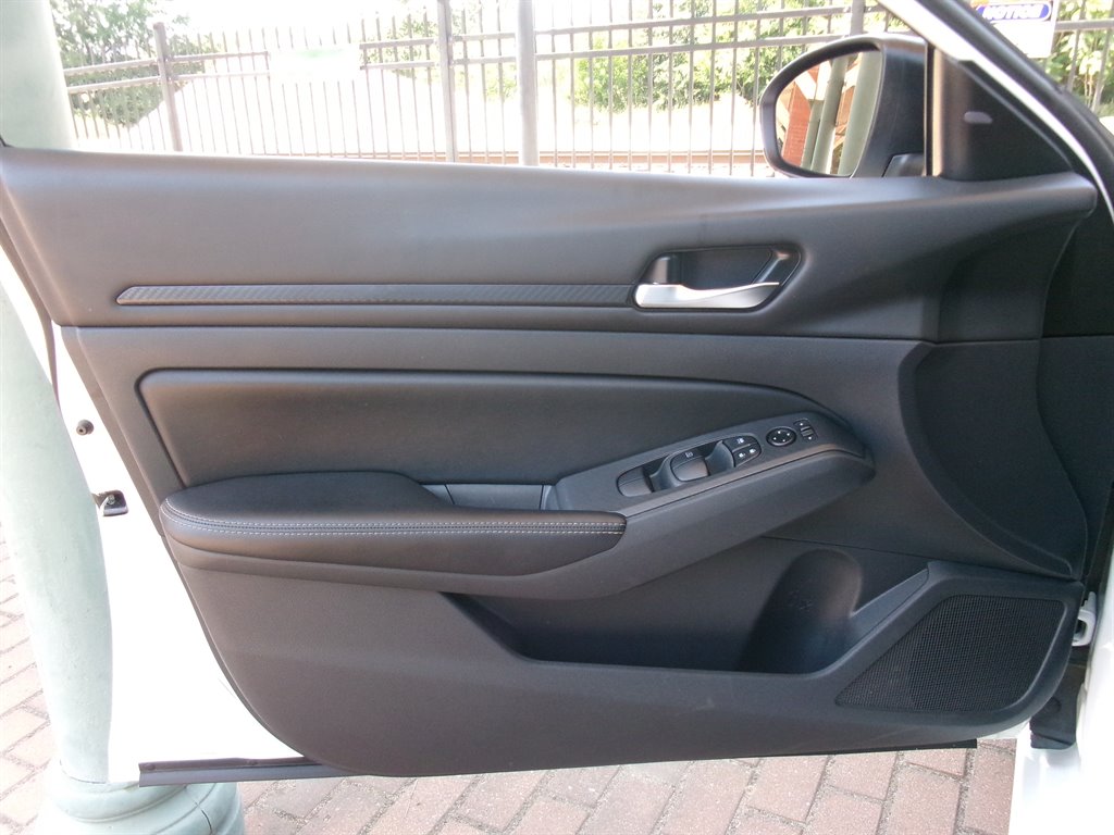 2024 Nissan Altima SV - Photo 11