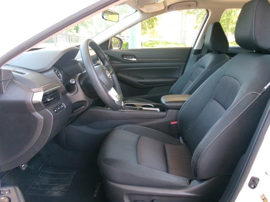 2024 Nissan Altima SV - Photo 10