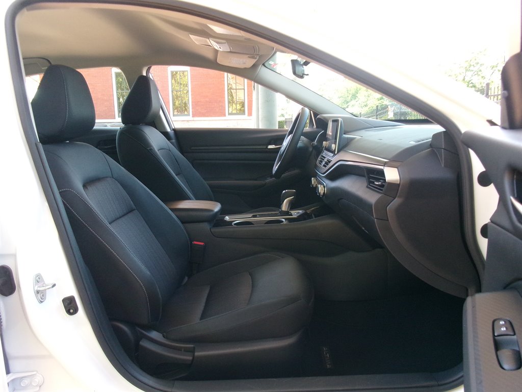 2024 Nissan Altima SV - Photo 15