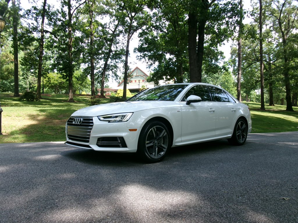 2017 Audi A4 2.0T FWD S tronic Premium Plus's photo