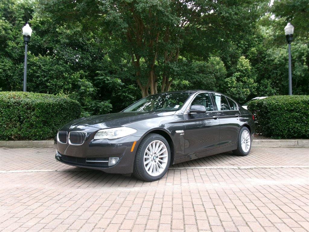 2011 BMW 5 Series's photo