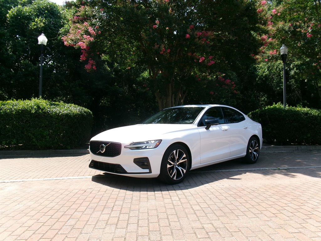 2024 Volvo S60 B5 Plus Dark Theme AWD's photo